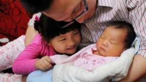 Đàn ông ở một số khu vực có thể được nghỉ 30 ngày mà vẫn có lương khi vợ sinh con