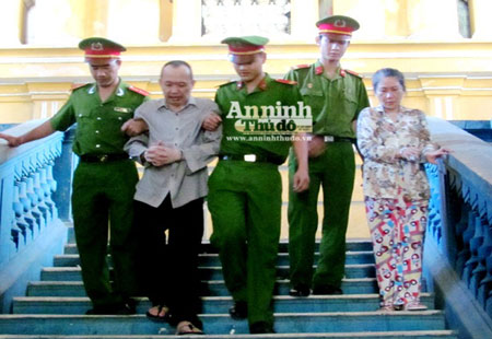 1354237049 giet nguoi phi tang 3